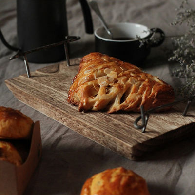 Ρουστικό φυσικό ξύλινο δίσκο με μεταλλικές λαβές OEM ODM αποδεκτό