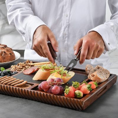 Σερβίρετε το τυρί σας με στυλ με το διπλό μας σετ μαχαιροπλαστικής και ατσάλινου σιδηρουργείου