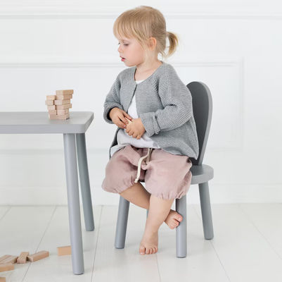 Προσαρμοσμένο λογότυπο ξύλινο τραπέζι και καρέκλες για παιδιά με μοντέρνο σχεδιασμό Montessori δραστηριότητα