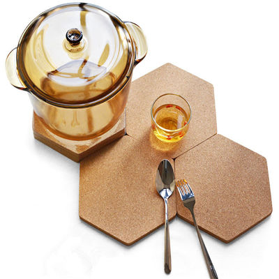 Προσθέστε μια πινελιά κομψότητας με το χρώμα της κούκλας από φελλό ξύλινο στρογγυλό και τετράγωνο καπέλο