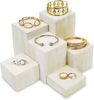 Αξιοθέατα για κοσμήματα και αξεσουάρ 6 τετραγωνικά σε καμένη εκτύπωση