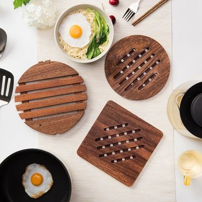 Προσαρμοσμένο λογότυπο αποδεκτό Λαζερική χαρακτική ξύλινη καρέκλα για εξατομικευμένο καφέ Cup Mat