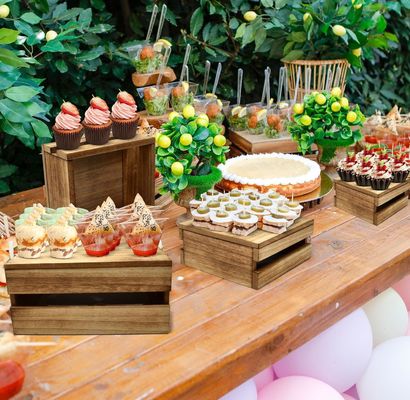 Ρουστικό στυλ ξύλινο στέλεχος κέικ σετ από 4 προσαρμοσμένο λογότυπο αποδεκτό για την εμφάνιση κέικ