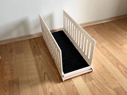 Γειτονικά σκυλιά ξύλινη ράμπα