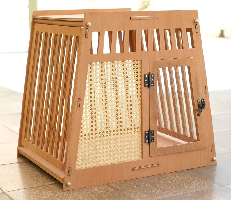 Φυσικό χρώμα ξύλου ξύλινο εσωτερικό σκυλί σπίτι γάτα κιβώτιο με πόρτα σε λευκό